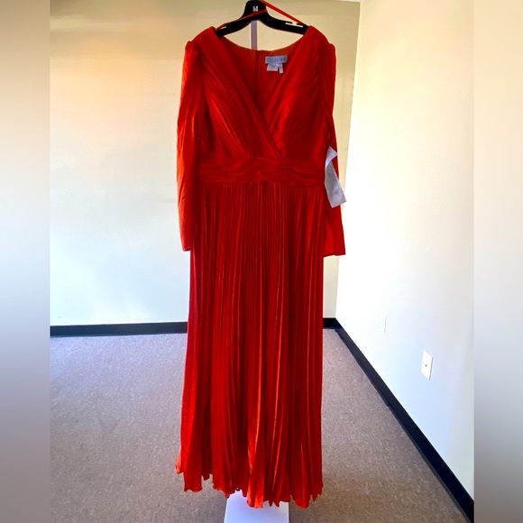 🆕Ieena Mac Duggal NWOT Long Sleeve Pleated Chiffon A-Line Gown in Sunset(MD-25) - Picture 4 of 12